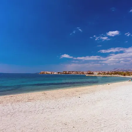 Antura With Private Heated 50sqm Pool, 3 Bedrooms, 3 Bathrooms, And Gym