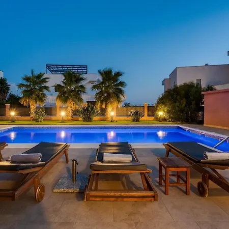 Antura With Private Heated 50sqm Pool, 3 Bedrooms, 3 Bathrooms, And Gym