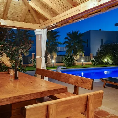 Antura With Private Heated 50sqm Pool, 3 Bedrooms, 3 Bathrooms, And Gym * Žrnovnica