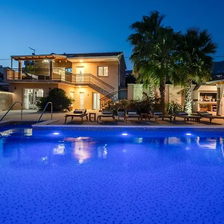 Antura With Private Heated 50sqm Pool, 3 Bedrooms, 3 Bathrooms, And Gym Žrnovnica