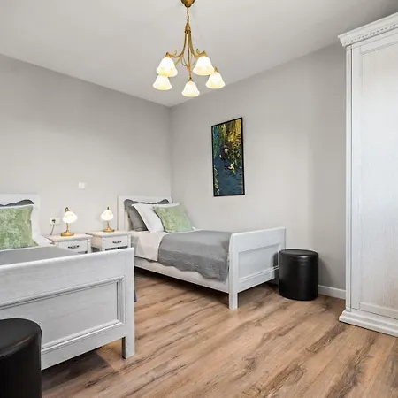 Villa Antura With Private Heated 50sqm Pool, 3 Bedrooms, 3 Bathrooms, And Gym Žrnovnica