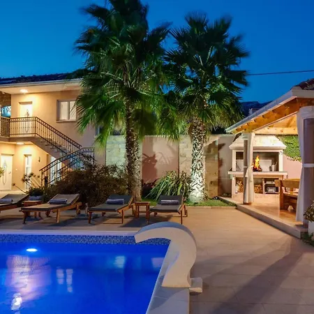 Antura With Private Heated 50sqm Pool, 3 Bedrooms, 3 Bathrooms, And Gym * Zrnovnica