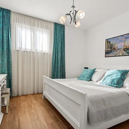 Villa Antura With Private Heated 50sqm Pool, 3 Bedrooms, 3 Bathrooms, And Gym