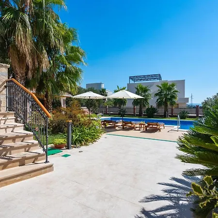 Antura With Private Heated 50sqm Pool, 3 Bedrooms, 3 Bathrooms, And Gym Villa Žrnovnica