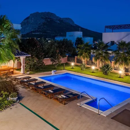 Antura With Private Heated 50sqm Pool, 3 Bedrooms, 3 Bathrooms, And Gym Zrnovnica