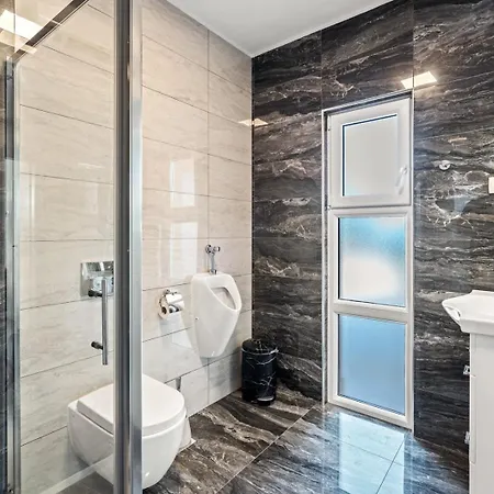 Antura With Private Heated 50sqm Pool, 3 Bedrooms, 3 Bathrooms, And Gym