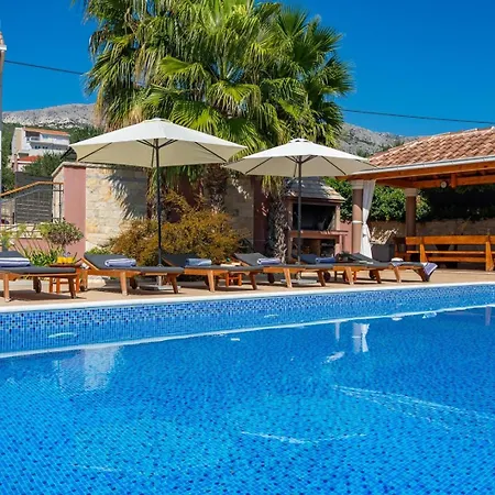 Antura With Private Heated 50sqm Pool, 3 Bedrooms, 3 Bathrooms, And Gym * Žrnovnica
