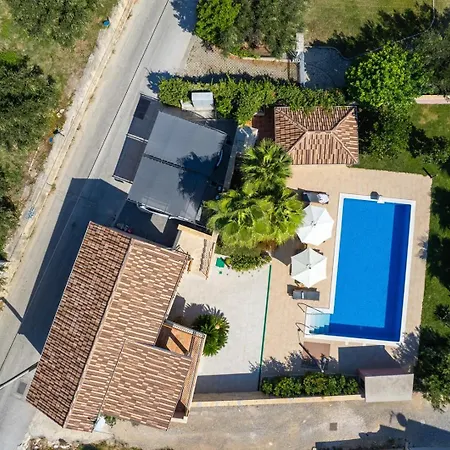 Antura With Private Heated 50sqm Pool, 3 Bedrooms, 3 Bathrooms, And Gym Villa Zrnovnica