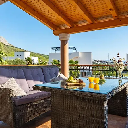 Antura With Private Heated 50sqm Pool, 3 Bedrooms, 3 Bathrooms, And Gym * Zrnovnica