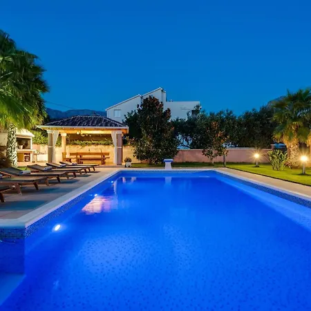 Villa Antura With Private Heated 50sqm Pool, 3 Bedrooms, 3 Bathrooms, And Gym Žrnovnica