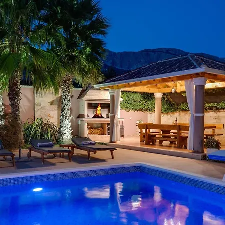 Antura With Private Heated 50sqm Pool, 3 Bedrooms, 3 Bathrooms, And Gym * Žrnovnica