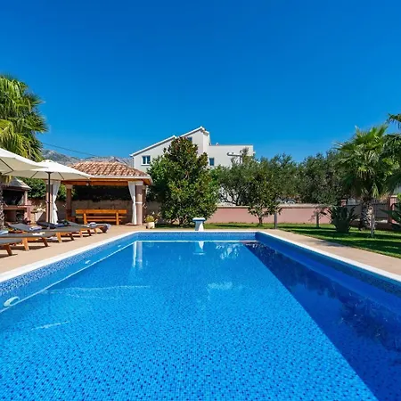 Villa Antura With Private Heated 50sqm Pool, 3 Bedrooms, 3 Bathrooms, And Gym Zrnovnica