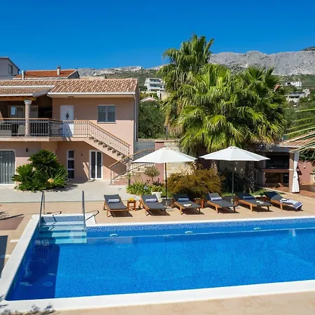 Antura With Private Heated 50sqm Pool, 3 Bedrooms, 3 Bathrooms, And Gym