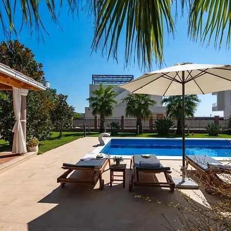 Antura With Private Heated 50sqm Pool, 3 Bedrooms, 3 Bathrooms, And Gym Villa *
