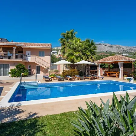 Villa Antura With Private Heated 50sqm Pool, 3 Bedrooms, 3 Bathrooms, And Gym Zrnovnica